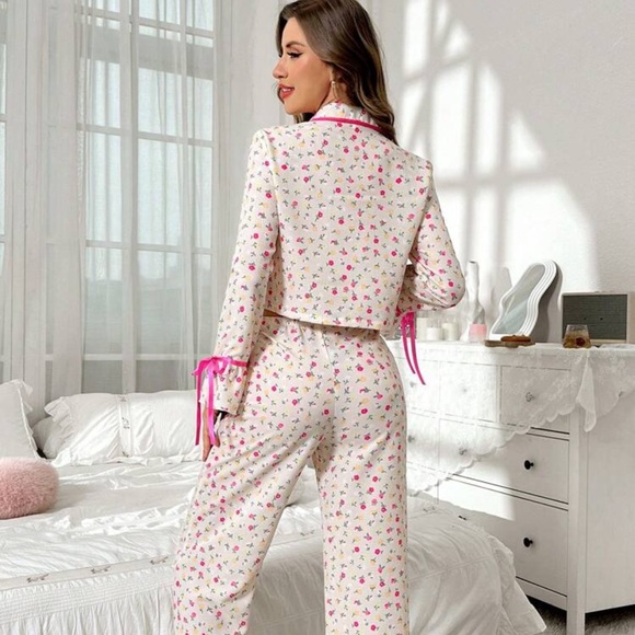 Women's Ditsy Floral Long Sleeve Pajama Set - Picture 2 of 4